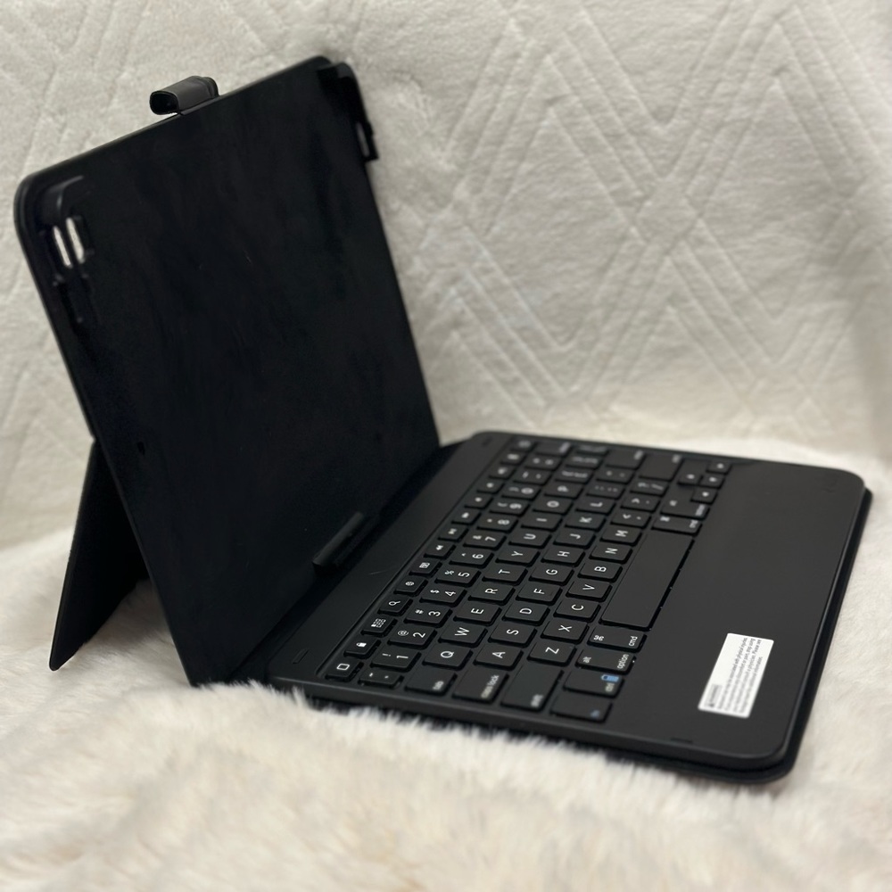 ZAGG tablet keyboard case messenger folio